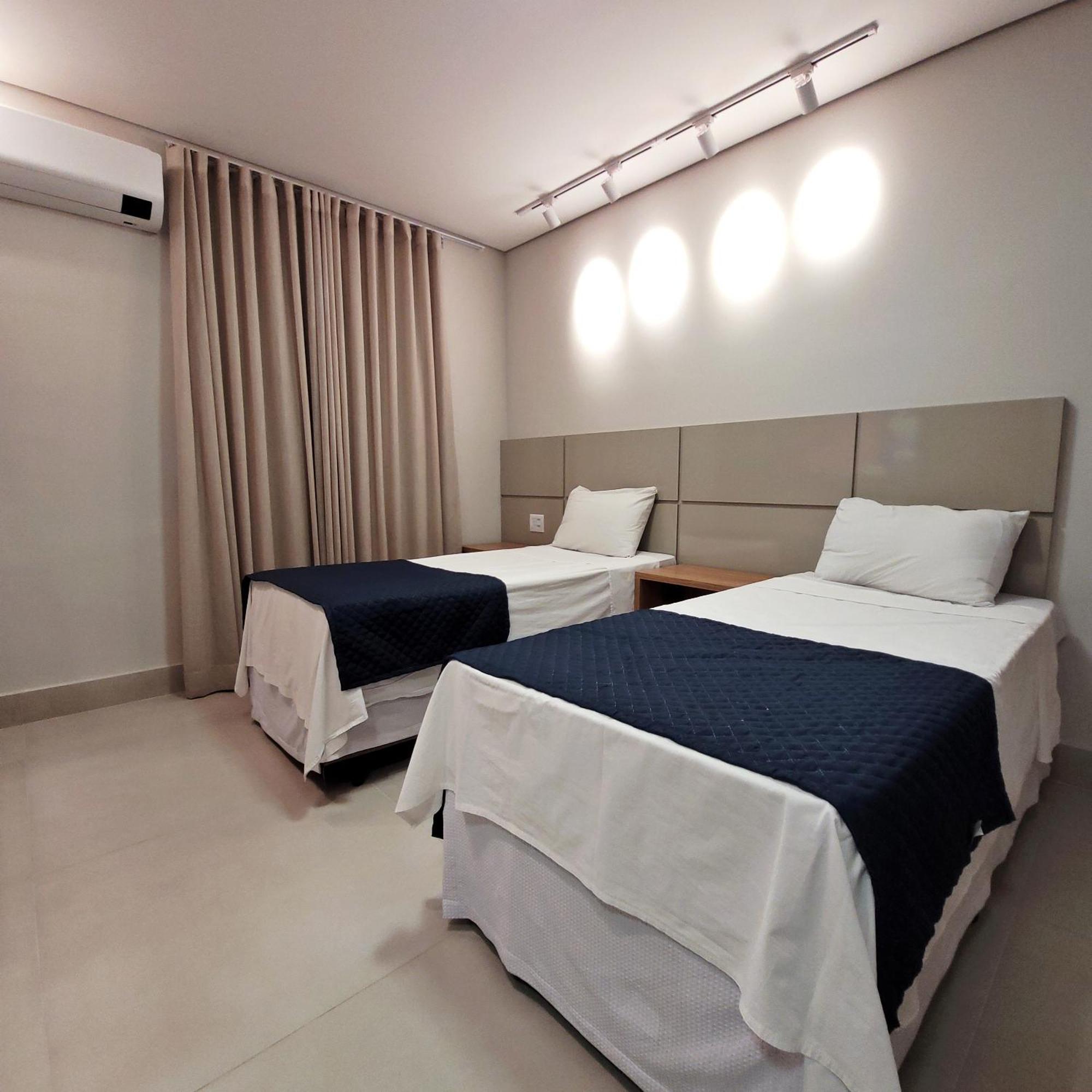 Hotel Planalto 2 Говернадор-Валадарис Экстерьер фото